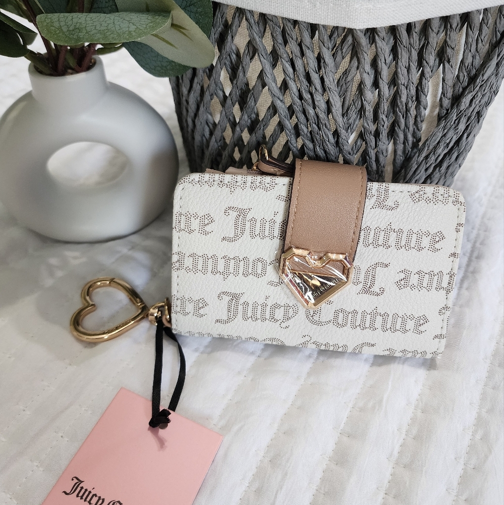 Juicy Couture Women's Wallet Pecan White Tab Card Wallet Heart Snap NEW